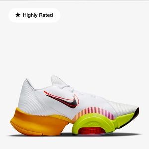 NIB Nike Womens 9 flyplate sneakers